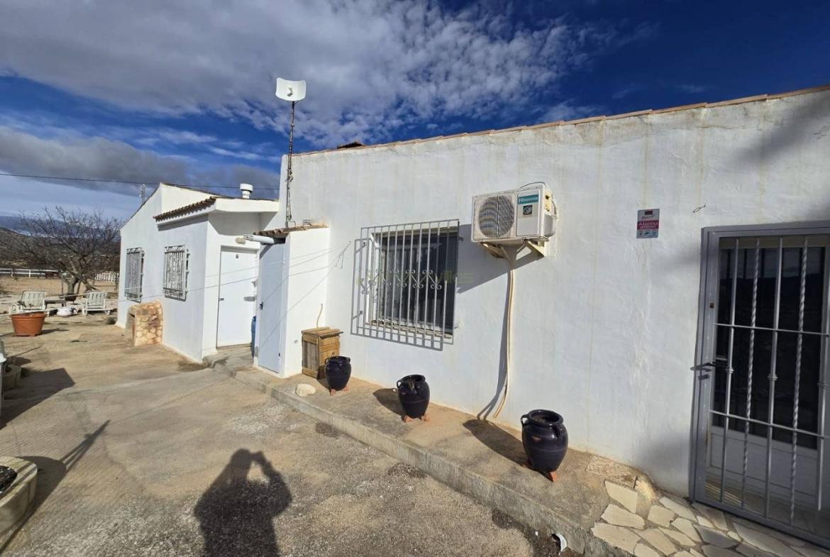 Country house with 2 bedrooms and 1 bathroom in MONOVAR | Ref: SCH-5316