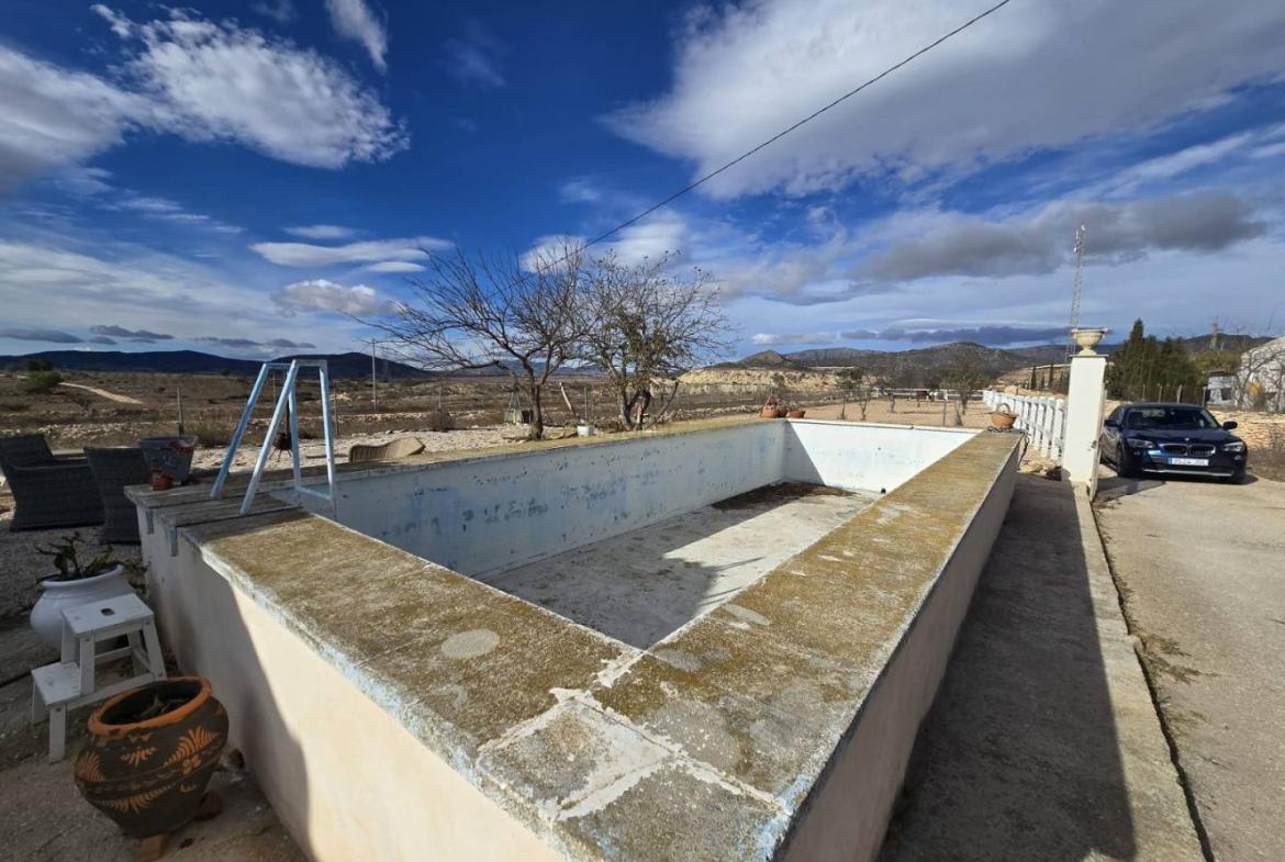 Country house with 2 bedrooms and 1 bathroom in MONOVAR | Ref: SCH-5316
