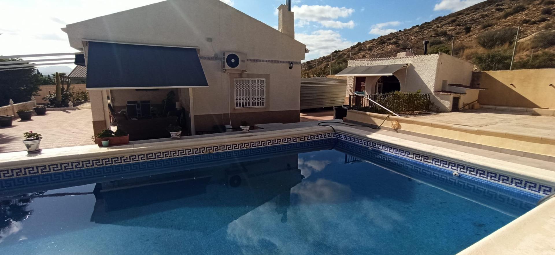 Country house with 3 bedrooms and 2 bathrooms in ELCHE | Ref: SCH-5339