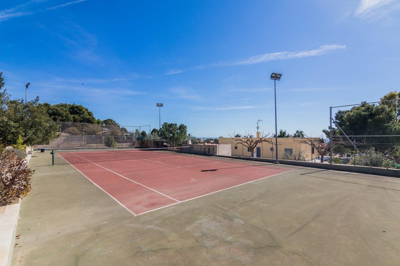 Country house with 3 bedrooms and 2 bathrooms in ELCHE | Ref: SCH-5339