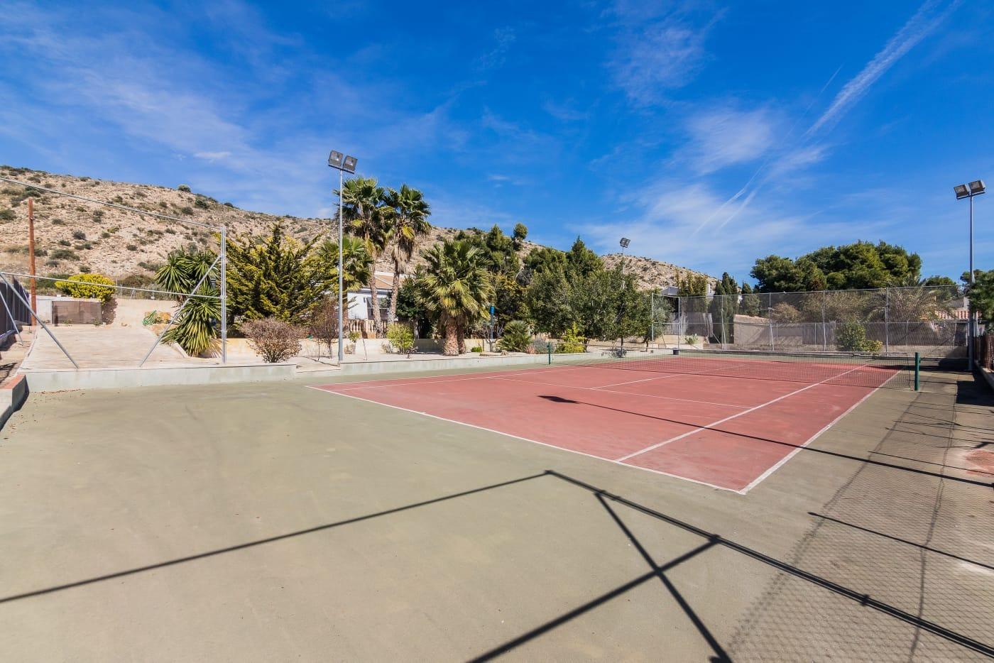 Country house with 3 bedrooms and 2 bathrooms in ELCHE | Ref: SCH-5339