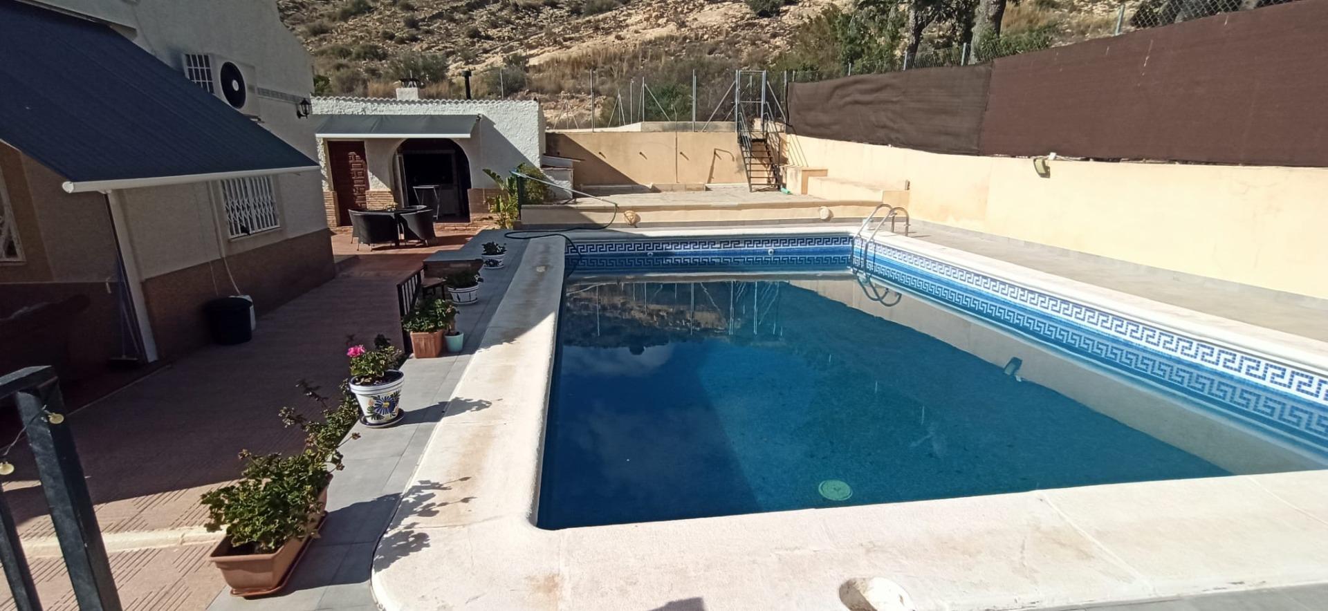 Country house with 3 bedrooms and 2 bathrooms in ELCHE | Ref: SCH-5339