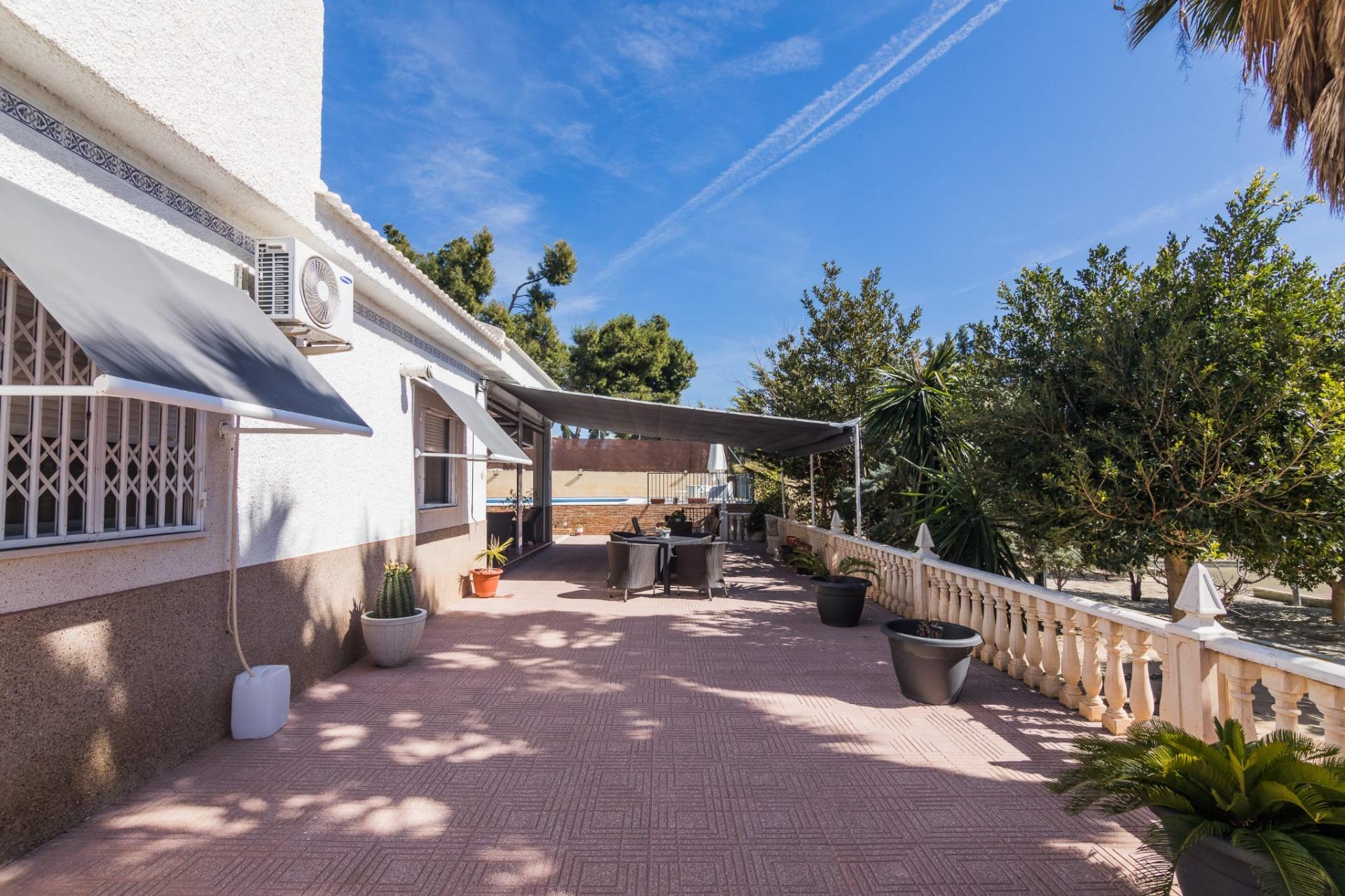 Country house with 3 bedrooms and 2 bathrooms in ELCHE | Ref: SCH-5339