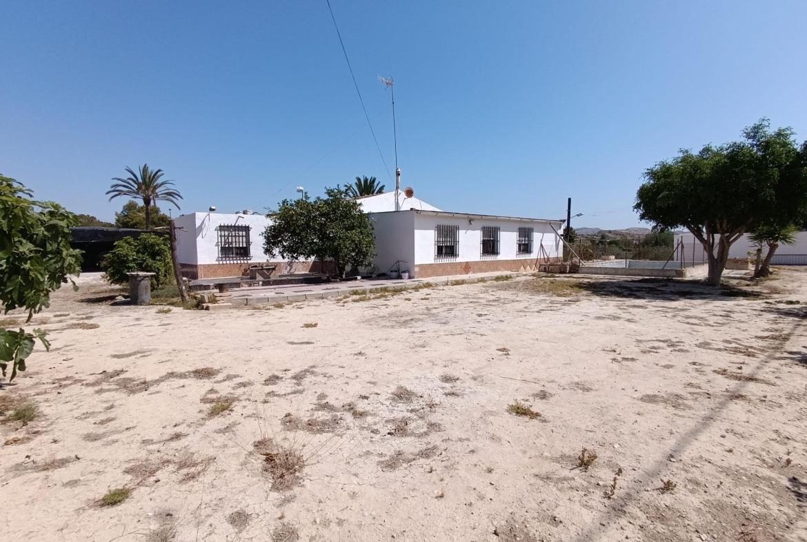 Country house with 5 bedrooms and 2 bathrooms in ELCHE | Ref: SCH-5343