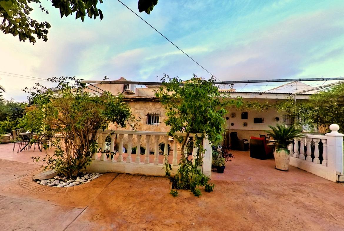 Country house with 3 bedrooms and 2 bathrooms in NOVELDA | Ref: SCH-5344