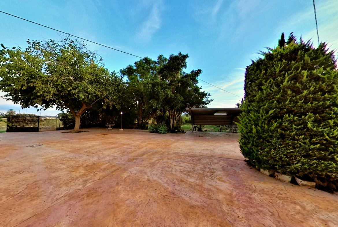 Country house with 3 bedrooms and 2 bathrooms in NOVELDA | Ref: SCH-5344