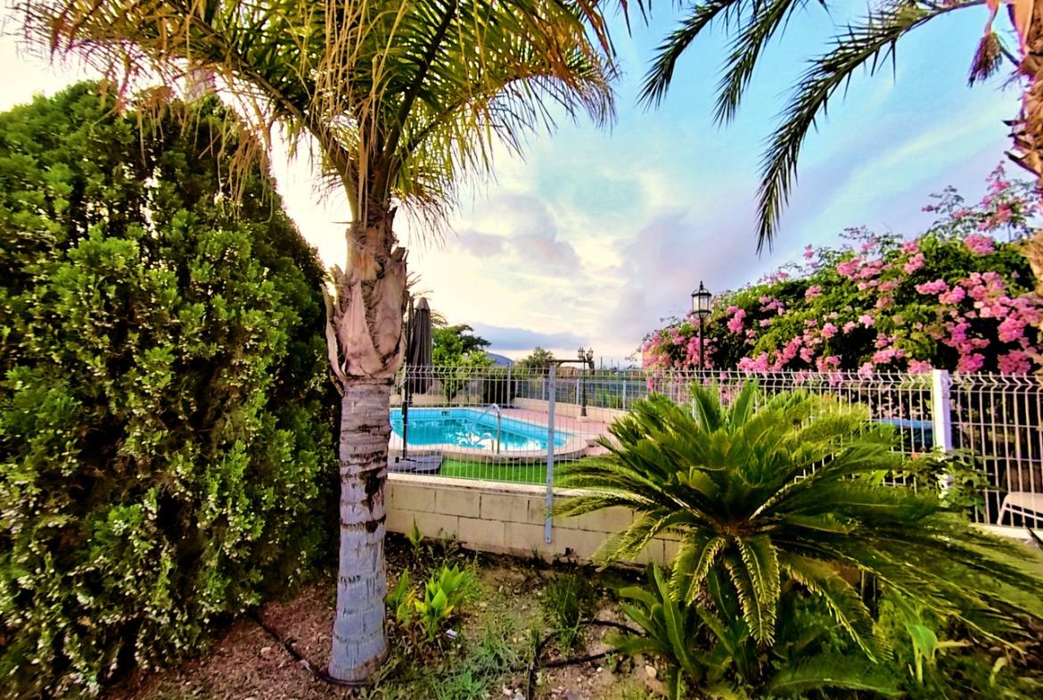 Country house with 3 bedrooms and 2 bathrooms in NOVELDA | Ref: SCH-5344