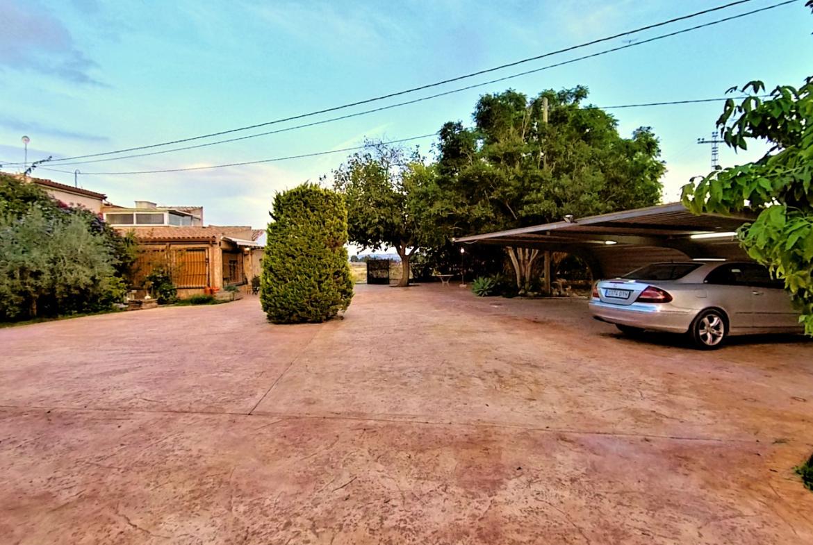 Country house with 3 bedrooms and 2 bathrooms in NOVELDA | Ref: SCH-5344