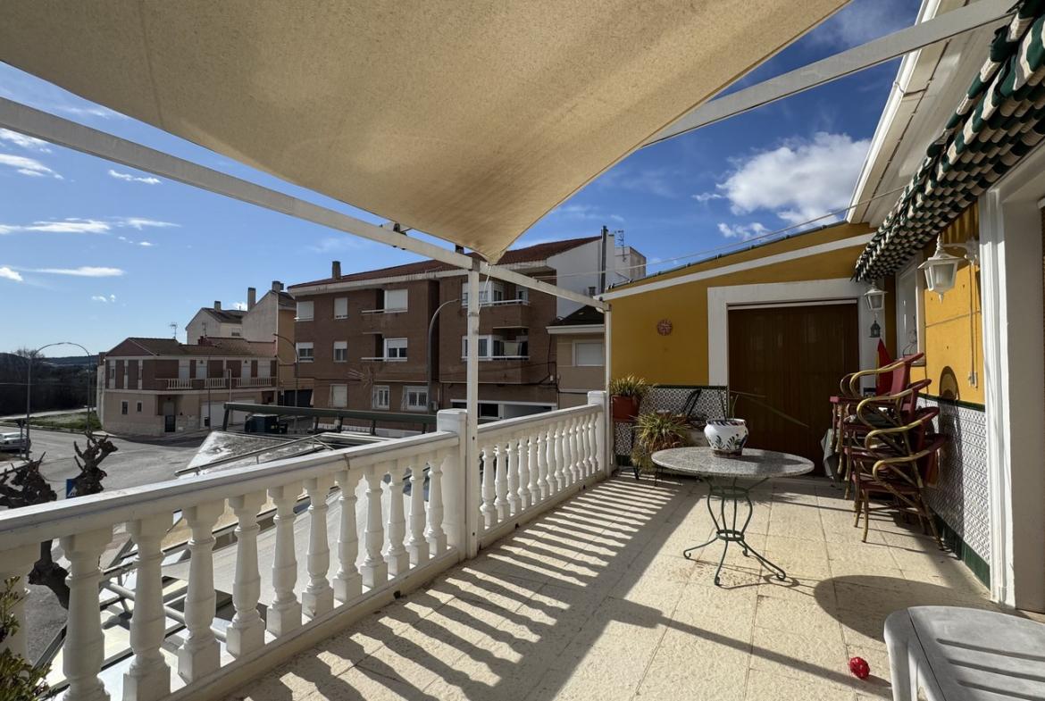 Country house with 4 bedrooms and 4 bathrooms in SAX | Ref: SCH-5352