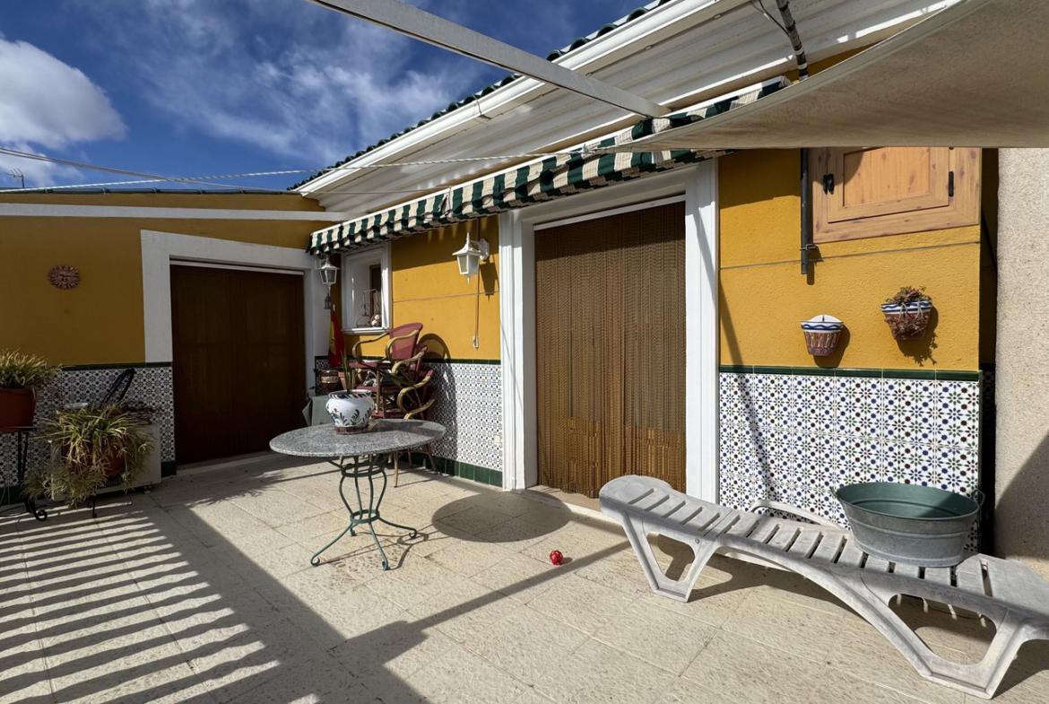 Country house with 4 bedrooms and 4 bathrooms in SAX | Ref: SCH-5352