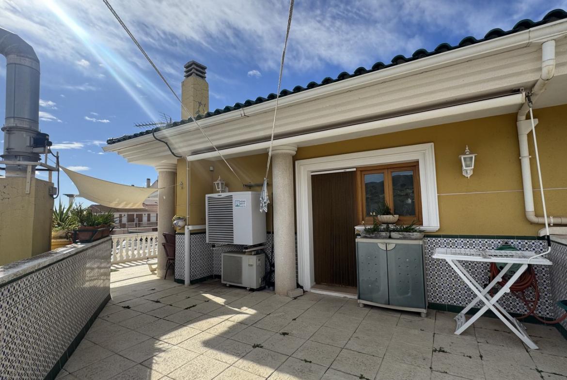 Country house with 4 bedrooms and 4 bathrooms in SAX | Ref: SCH-5352