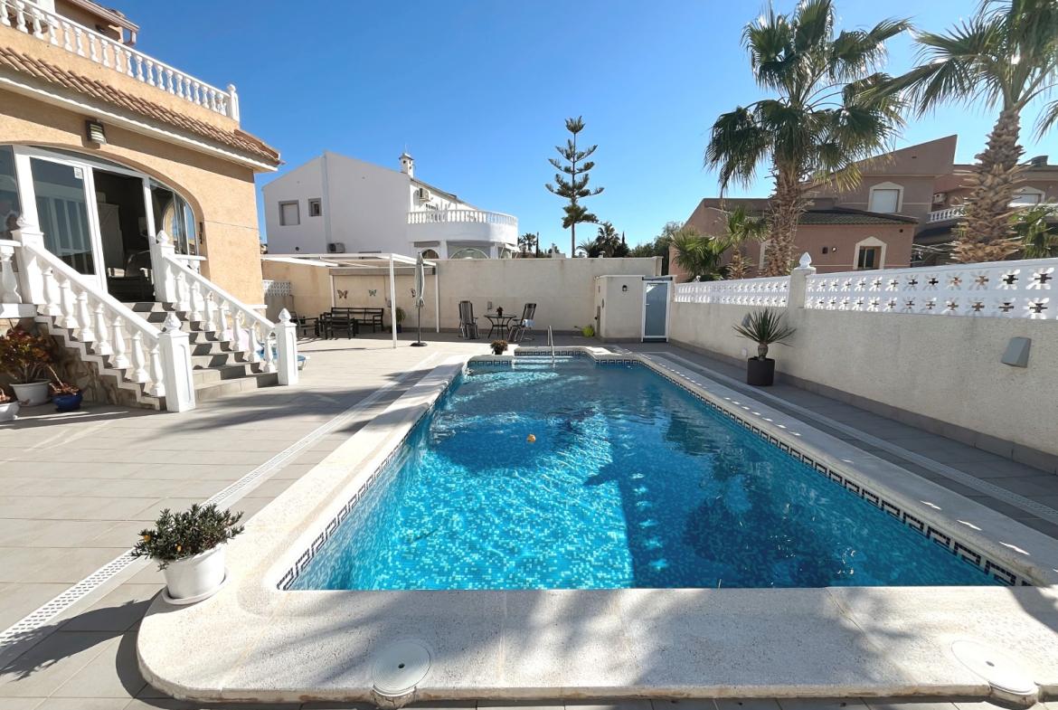 Villa with 3 bedrooms and 2 bathrooms in Benijófar | Ref: VA5393