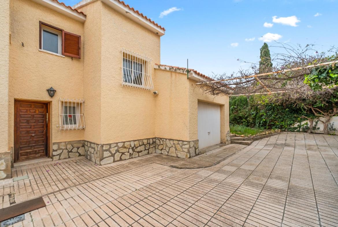 Country house with 4 bedrooms and 3 bathrooms in CAMPELLO | Ref: SCH-5353