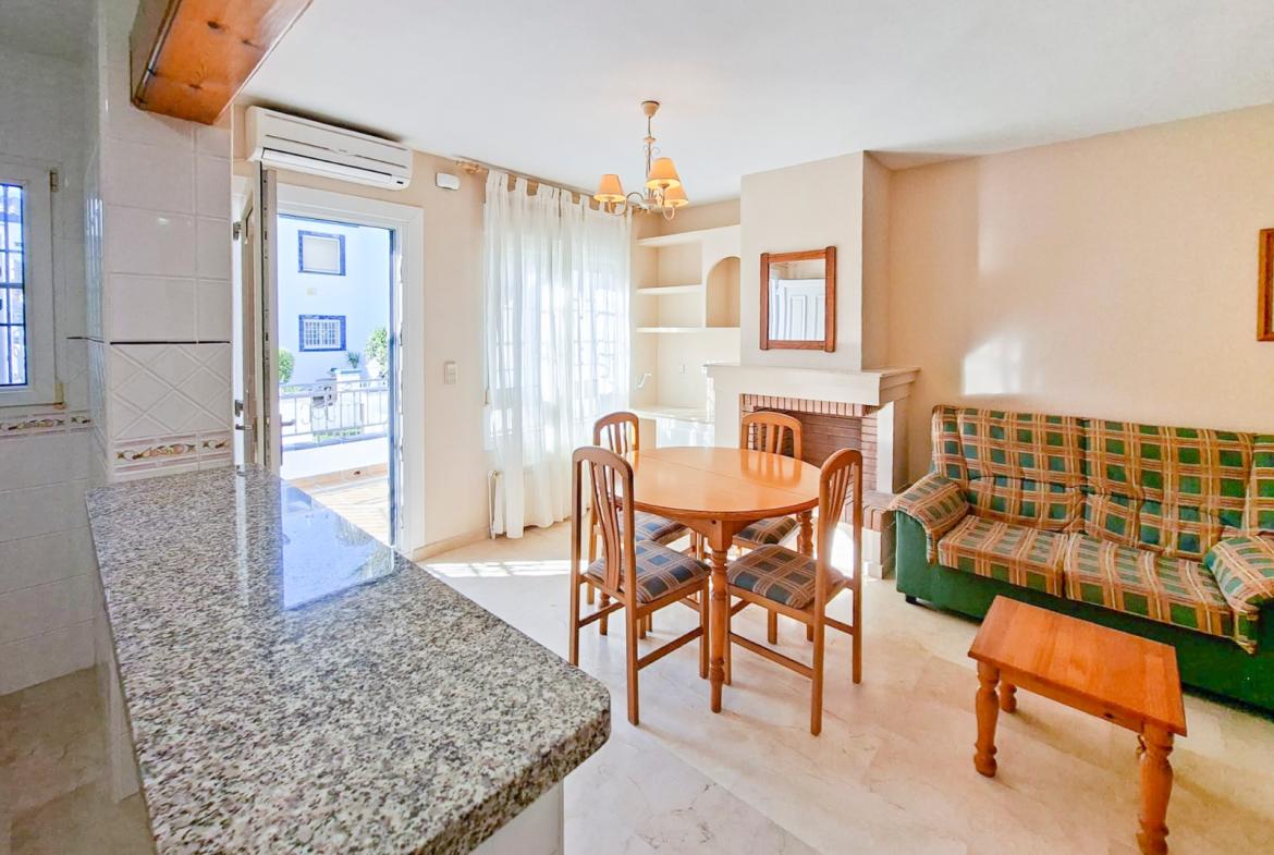 Town house with 2 bedrooms and 1 bathroom in Villamartín | Ref: A-003555