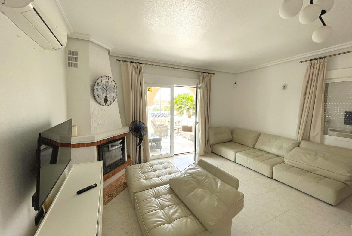 Detached villa with 4 bedrooms and 2 bathrooms in Ciudad Quesada | Ref: VA 5411