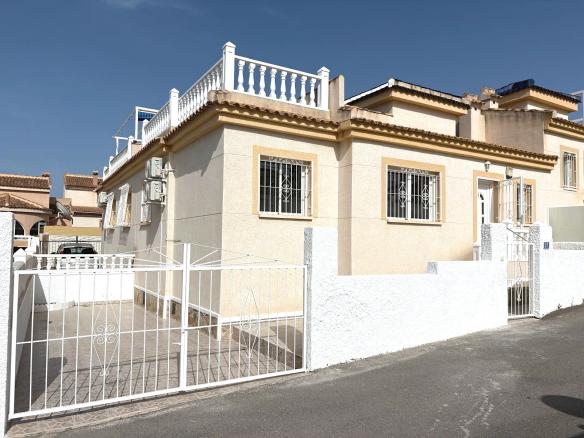 Quad with 2 bedrooms and 1 bathroom in Ciudad Quesada | Ref: VA 5413