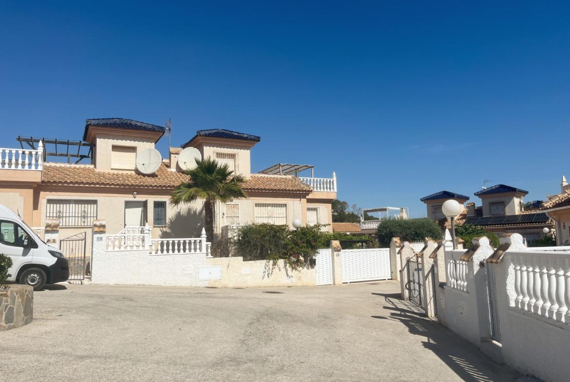 Quad with 2 bedrooms and 2 bathrooms in Ciudad Quesada | Ref: VA 5420