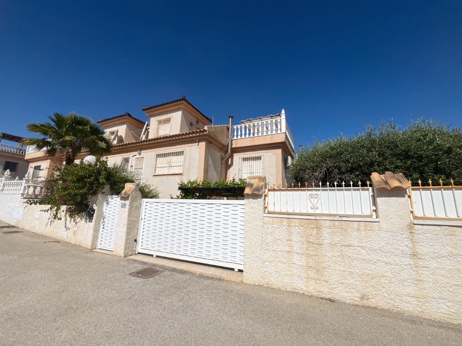 Quad with 2 bedrooms and 2 bathrooms in Ciudad Quesada | Ref: VA 5420