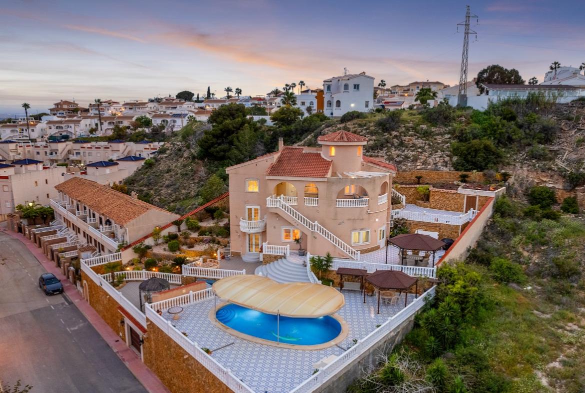 Villa with 7 bedrooms and 6 bathrooms in Ciudad Quesada – Rojales | Ref: A-003513