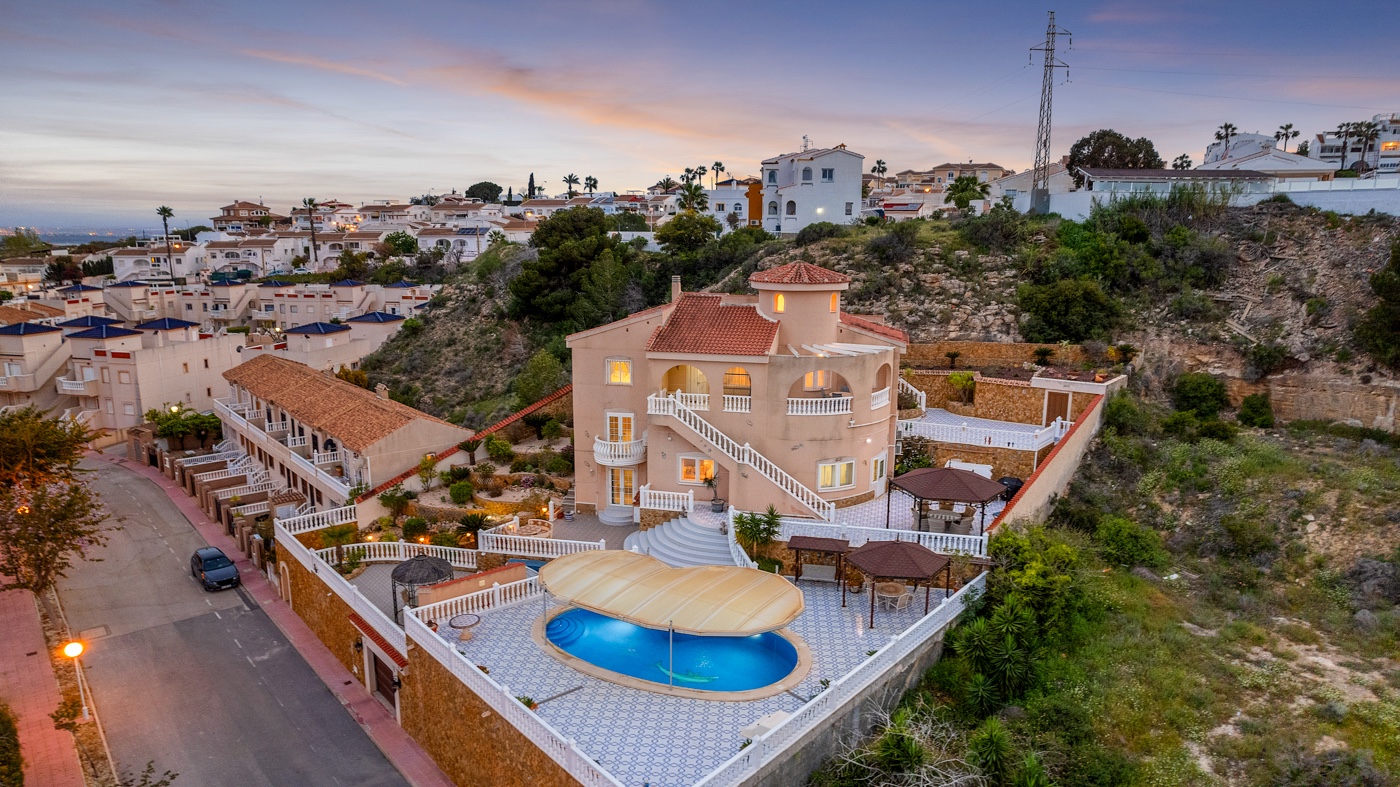 Villa with 7 bedrooms and 6 bathrooms in Ciudad Quesada – Rojales | Ref: A-003513