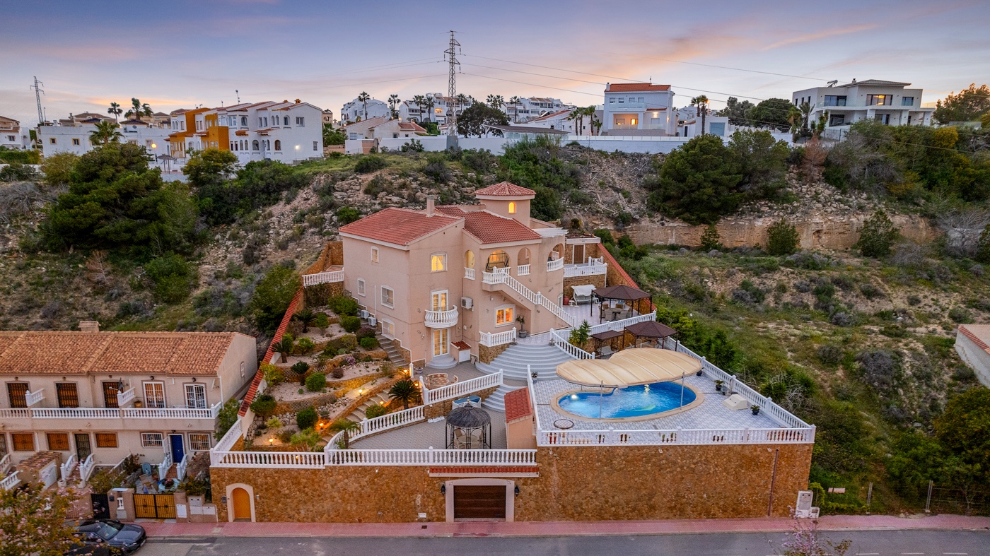 Villa with 7 bedrooms and 6 bathrooms in Ciudad Quesada – Rojales | Ref: A-003513