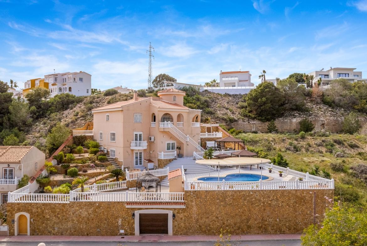 Villa with 7 bedrooms and 6 bathrooms in Ciudad Quesada – Rojales | Ref: A-003513