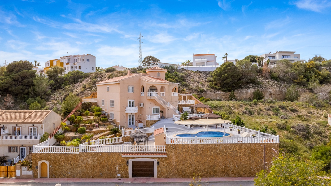 Villa with 7 bedrooms and 6 bathrooms in Ciudad Quesada – Rojales | Ref: A-003513