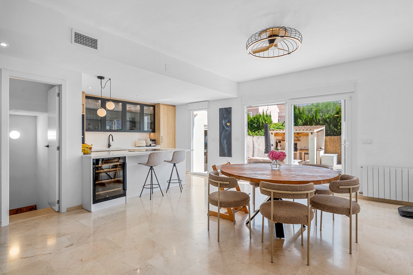 Townhouse with 4 bedrooms and 2 bathrooms in Alicante | Ref: JU-003568