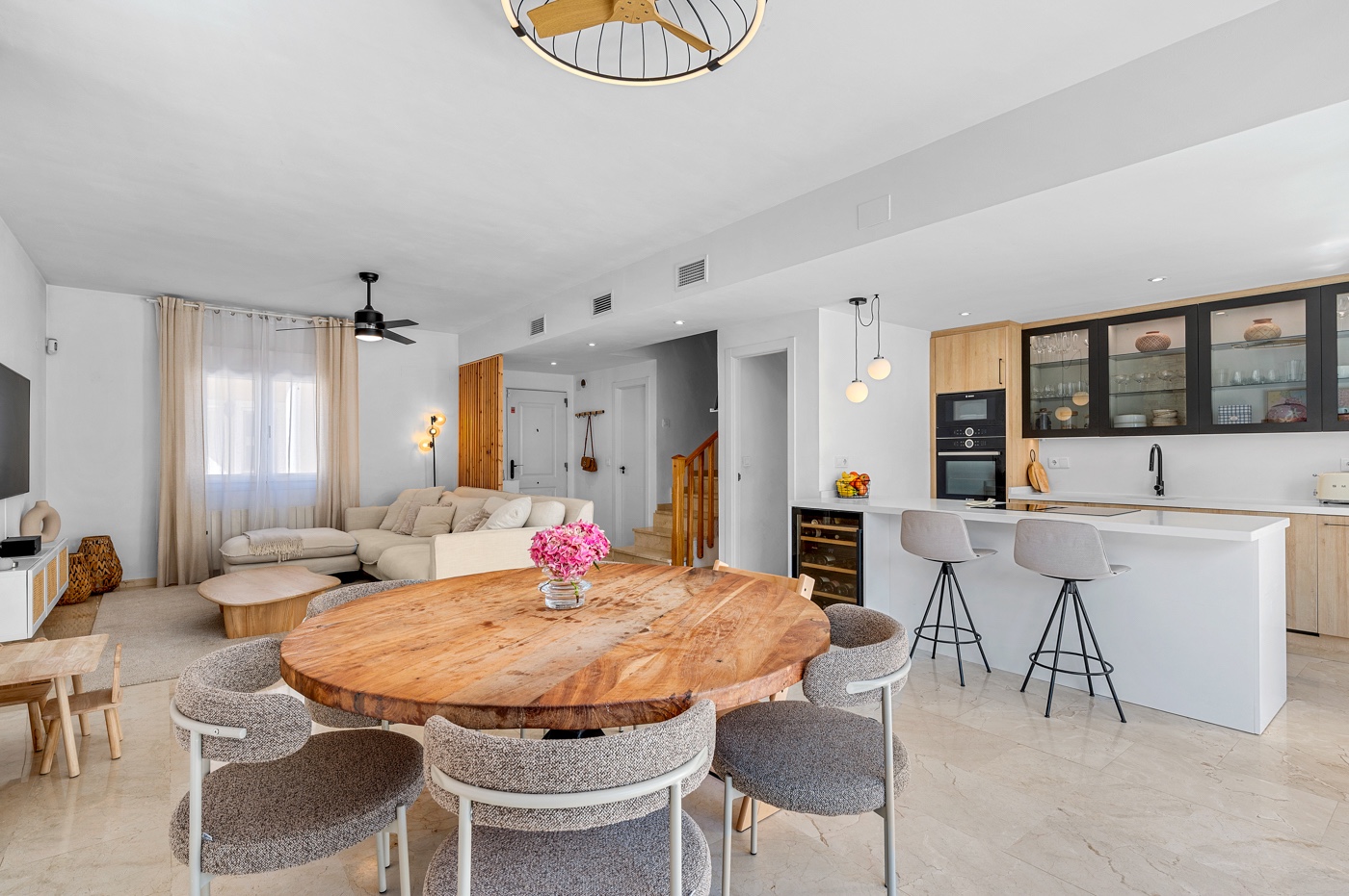 Townhouse with 4 bedrooms and 2 bathrooms in Alicante | Ref: JU-003568