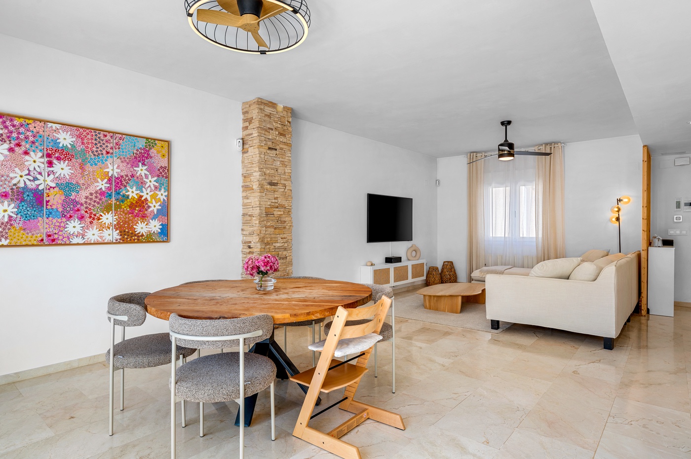 Townhouse with 4 bedrooms and 2 bathrooms in Alicante | Ref: JU-003568
