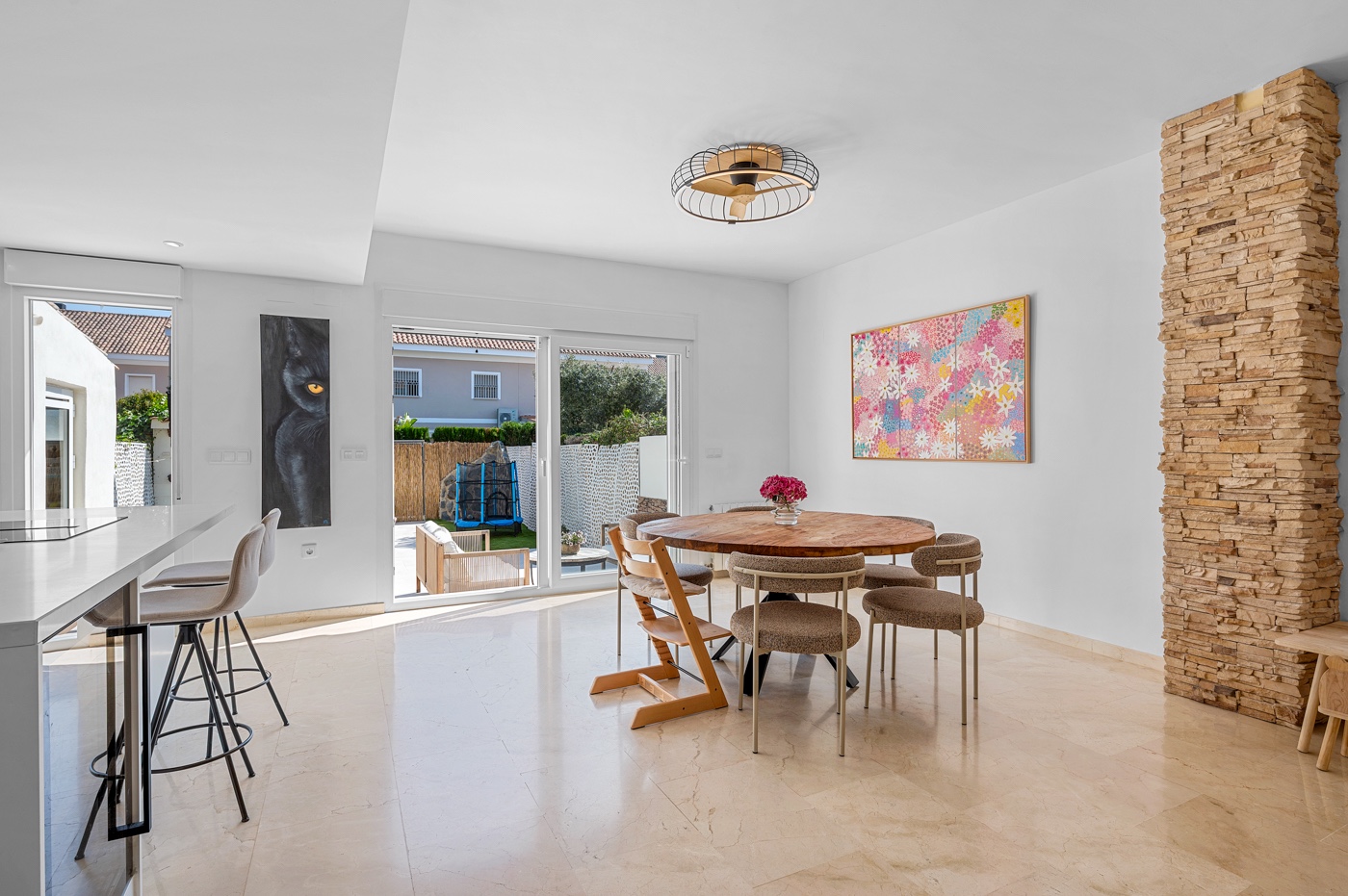 Townhouse with 4 bedrooms and 2 bathrooms in Alicante | Ref: JU-003568