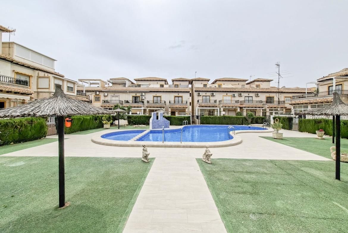 Bungalow with 2 bedrooms and 1 bathroom in Orihuela costa | Ref: A-003570