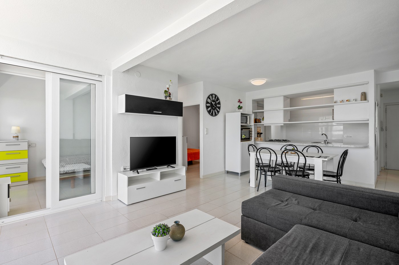 Apartment with 3 bedrooms and 1 bathroom in Santa Pola | Ref: MM-003567