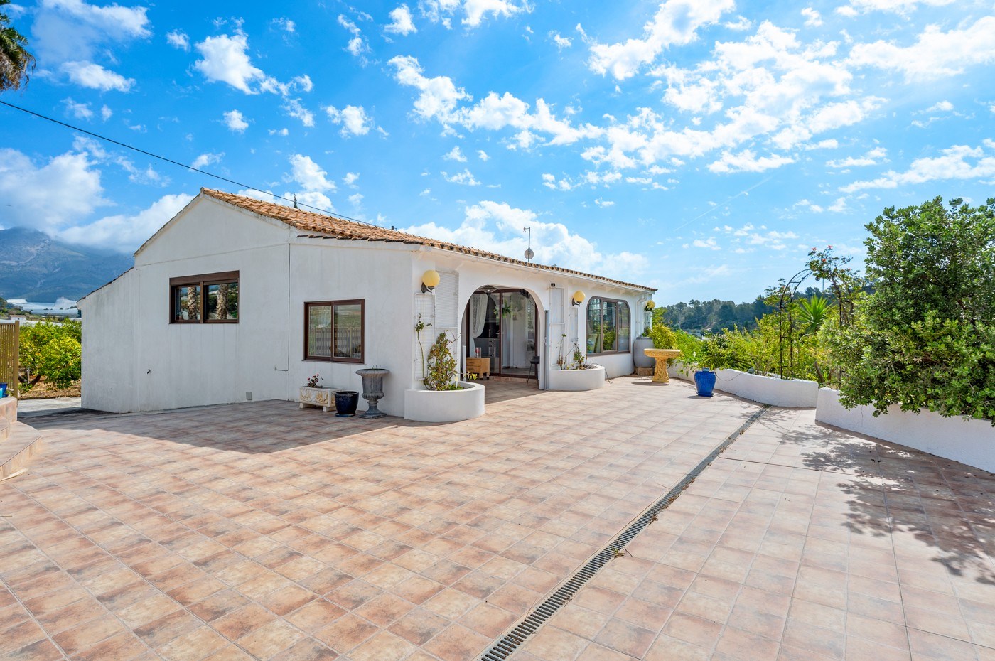 Country estate with 4 bedrooms and 3 bathrooms in La Nucia | Ref: MM-003572