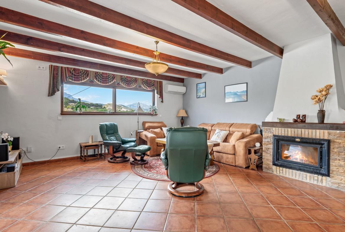 Country estate with 4 bedrooms and 3 bathrooms in La Nucia | Ref: MM-003572