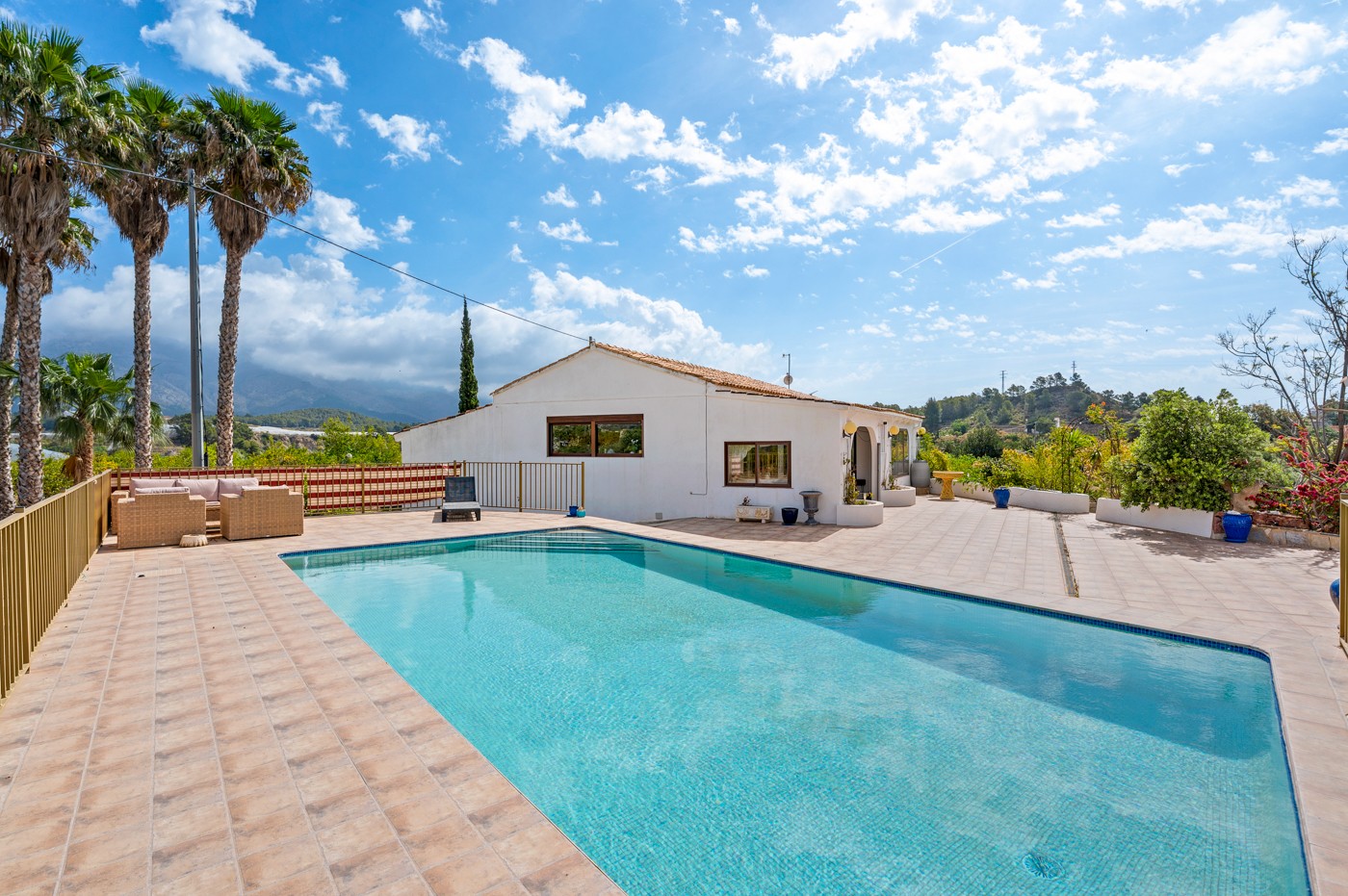 Country estate with 4 bedrooms and 3 bathrooms in La Nucia | Ref: MM-003572