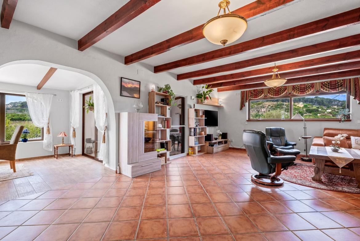 Country estate with 4 bedrooms and 3 bathrooms in La Nucia | Ref: MM-003572
