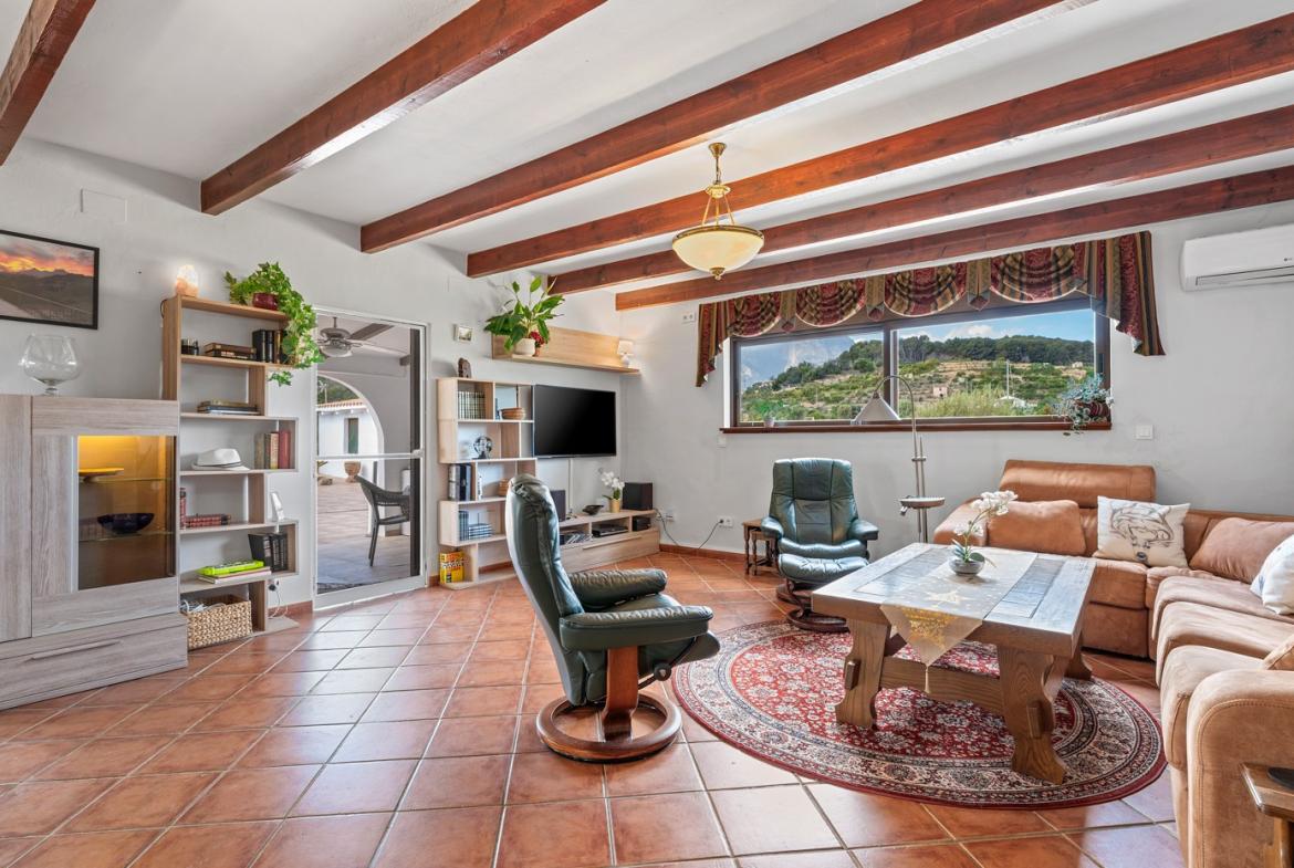 Country estate with 4 bedrooms and 3 bathrooms in La Nucia | Ref: MM-003572