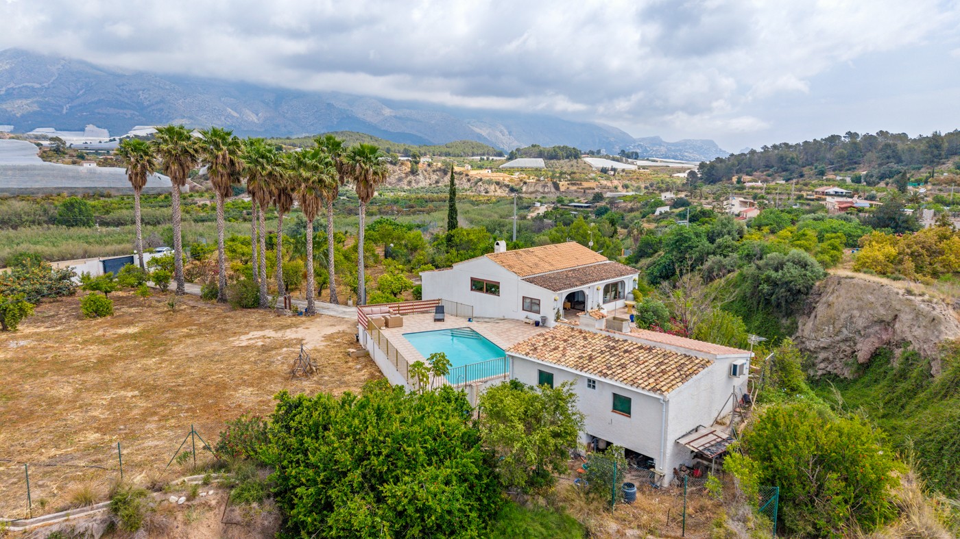 Country estate with 4 bedrooms and 3 bathrooms in La Nucia | Ref: MM-003572