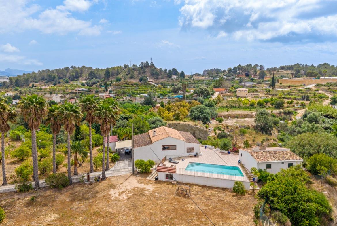 Country estate with 4 bedrooms and 3 bathrooms in La Nucia | Ref: MM-003572