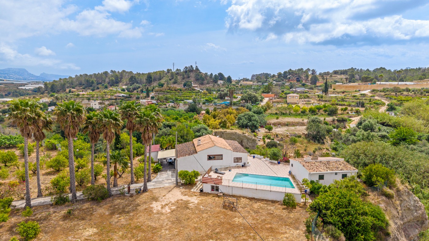 Country estate with 4 bedrooms and 3 bathrooms in La Nucia | Ref: MM-003572