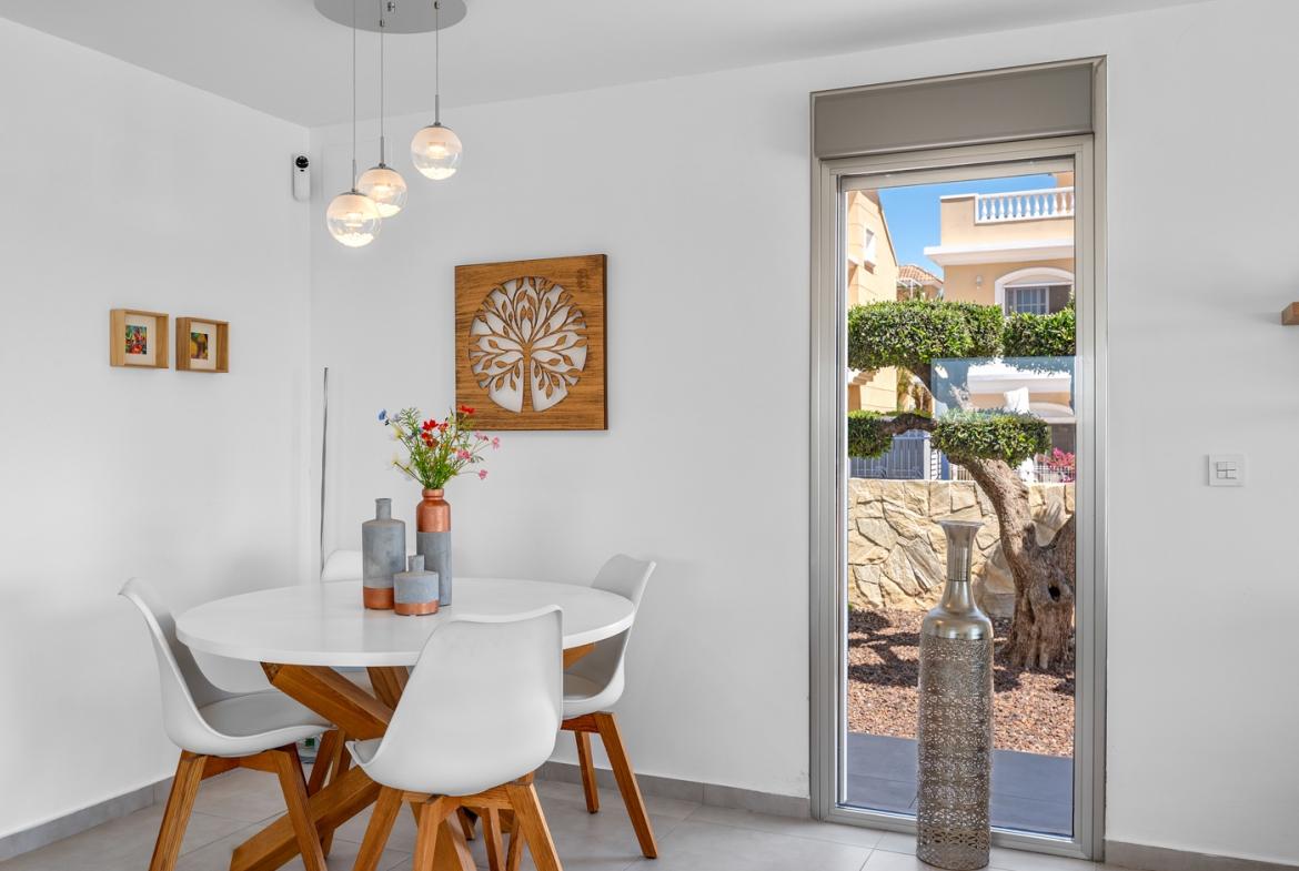 Villa with 3 bedrooms and 2 bathrooms in La Marina | Ref: S-003574