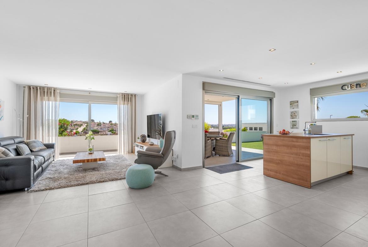 Villa with 3 bedrooms and 2 bathrooms in La Marina | Ref: S-003574