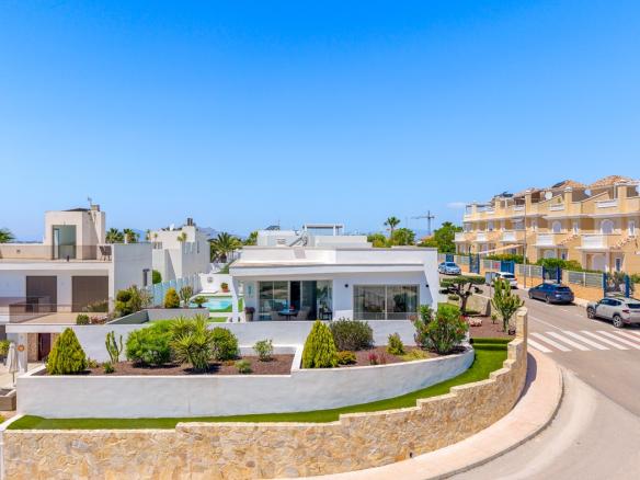 Villa with 3 bedrooms and 2 bathrooms in La Marina | Ref: S-003574