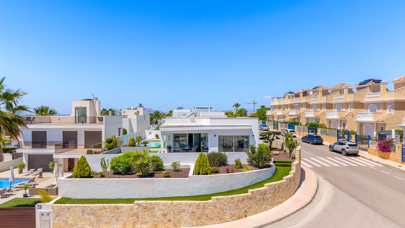 o_1jp5eh75dah213i01fv358e11fk49.jpg Villa with 3 bedrooms and 2 bathrooms in La Marina | Ref: S-003574