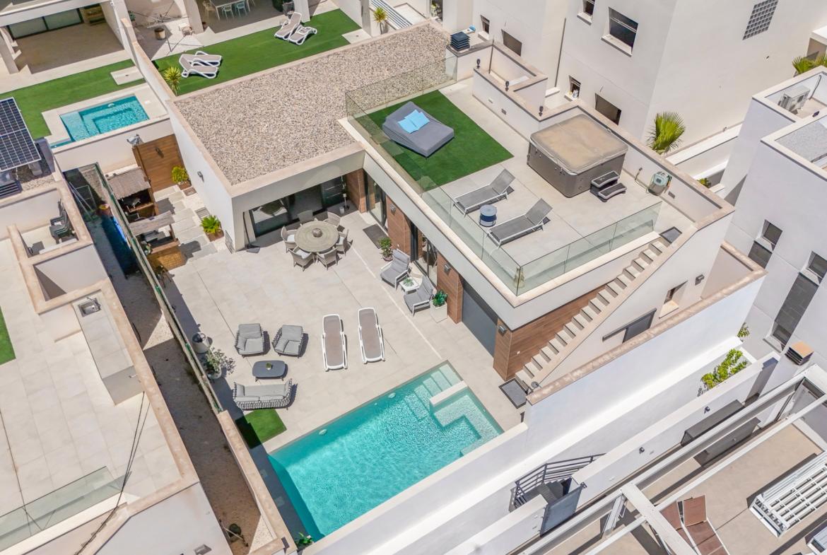 Villa with 4 bedrooms and 2 bathrooms in Benijófar | Ref: K-003575