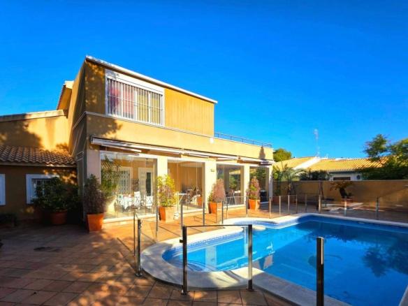 Villa with 5 bedrooms and 3 bathrooms in Dehesa de campoamor | Ref: URE5002/6689