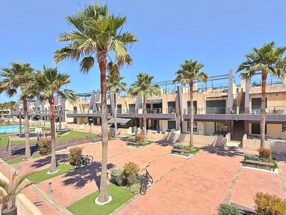 Penthouse with 3 bedrooms and 2 bathrooms in Pilar de la Horadada | Ref: 4214