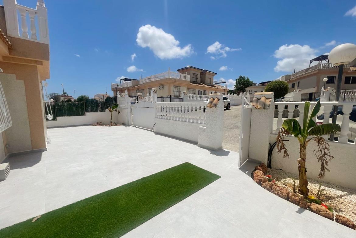 Townhouse with 3 bedrooms and 2 bathrooms in Ciudad Quesada | Ref: VA5429
