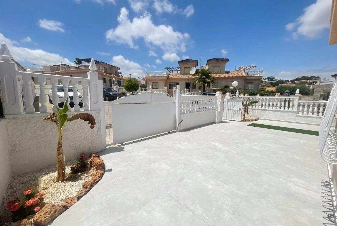 Townhouse with 3 bedrooms and 2 bathrooms in Ciudad Quesada | Ref: VA5429